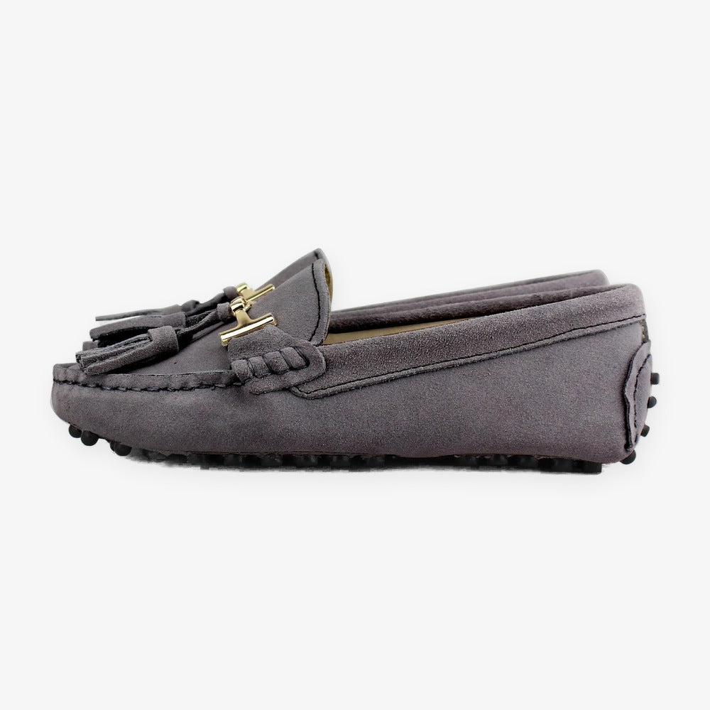 Damesloafer met kwastjes en gouden bit in marineblauw, close-up