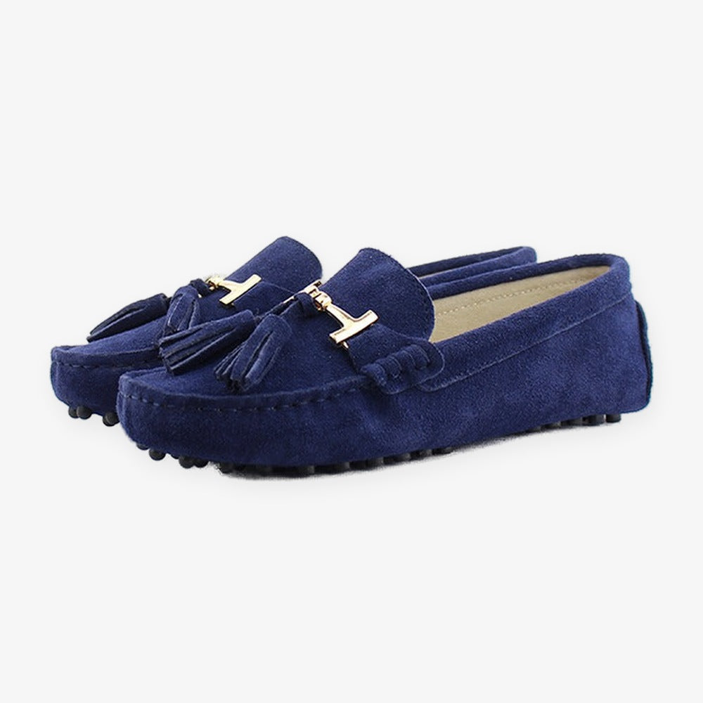 Damesloafer met kwastjes en gouden bit in lichtgrijs, schuin van voren