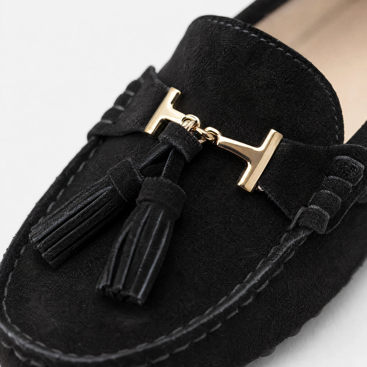 Damesloafer met kwastjes en gouden bit in marineblauw, zijaanzicht