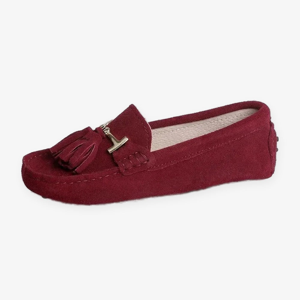 Damesloafer met kwastjes en gouden bit in koningsblauw, gedragen
