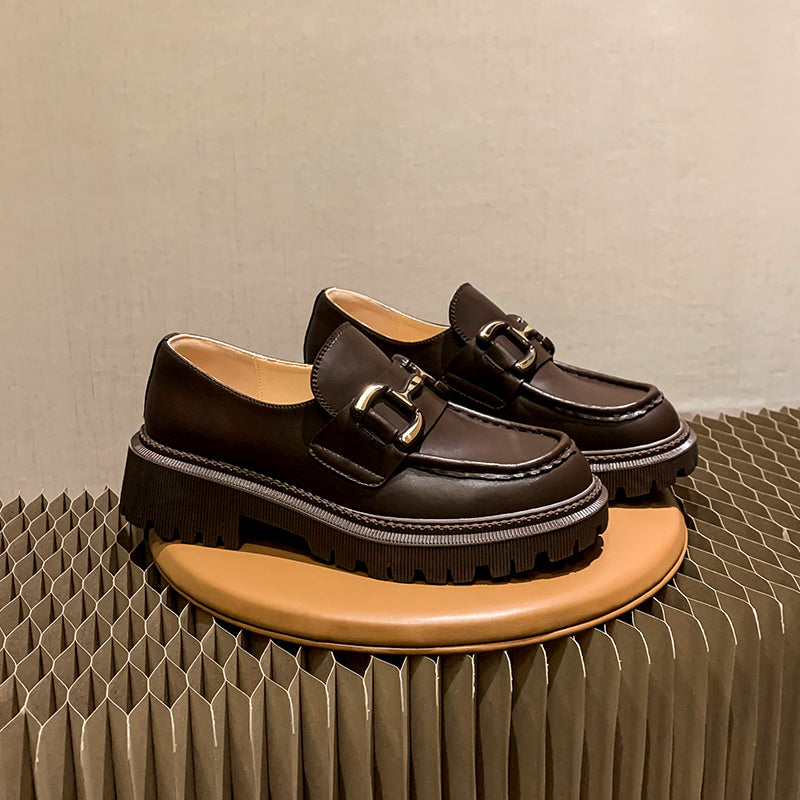 Loafers met dikke hak in neutrale kleuren voor dames