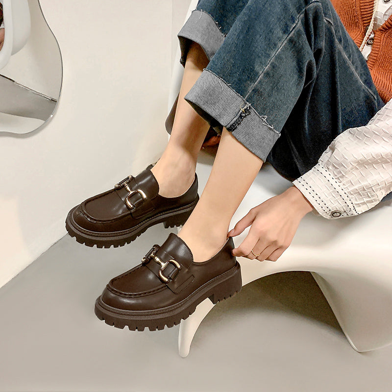 Loafers met dikke hak in neutrale kleuren voor dames