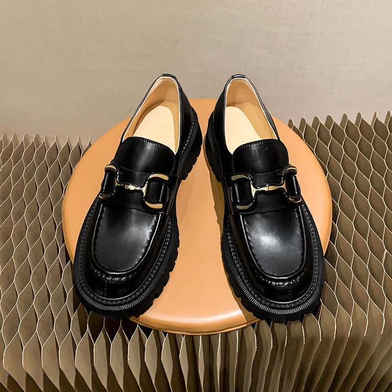 Loafers met dikke hak in neutrale kleuren voor dames