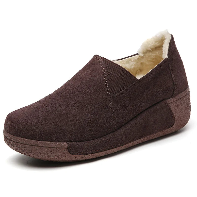 Suède damesloafer met fleece in beige
