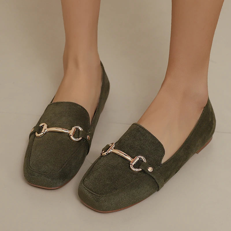 Dames loafer suède-look met gouden horsebit en vierkante neus, bovenaanzicht