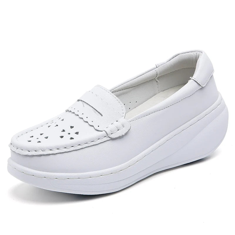 Damesloafer in wit met blauwe hak