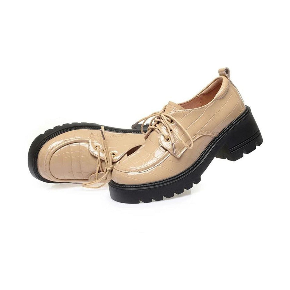 Hielpandje van de beige lakmocassin