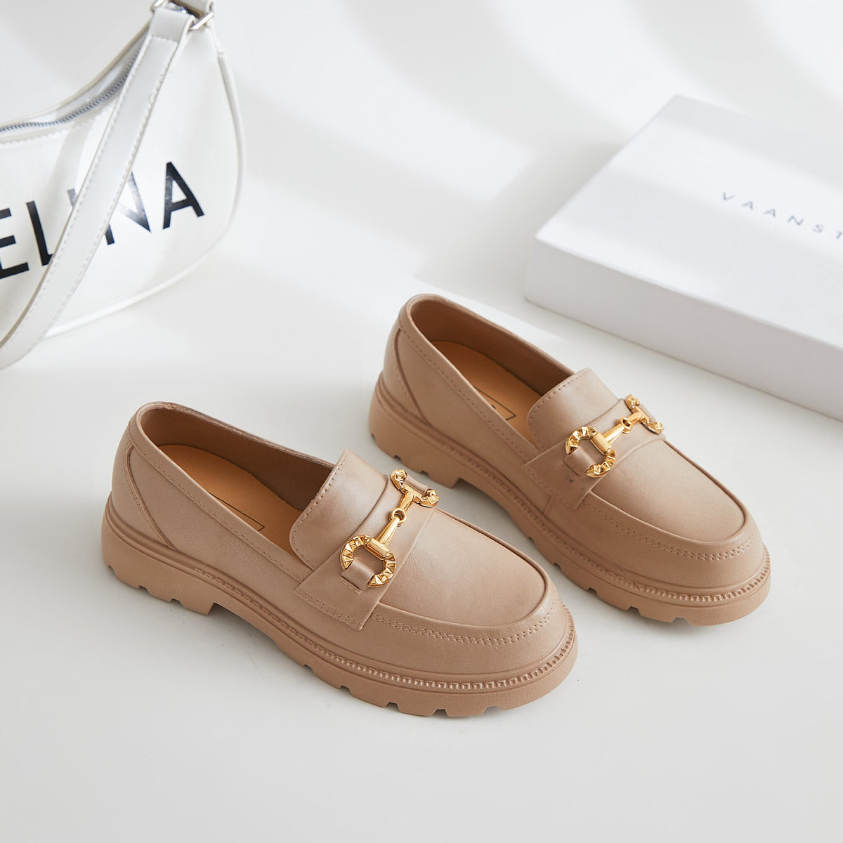 Dames loafers met gouden ketting