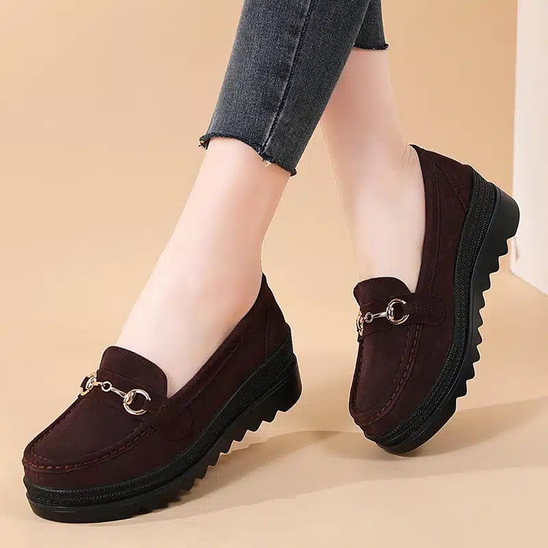Loafers met plateauzool en decoratieve metalen details voor dames