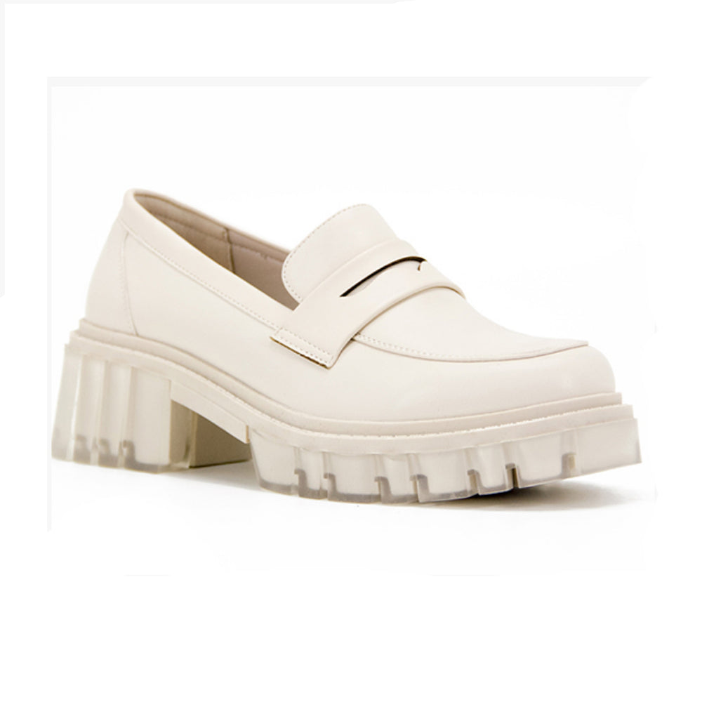 Eenvoudige loafers met hak en dikke zool