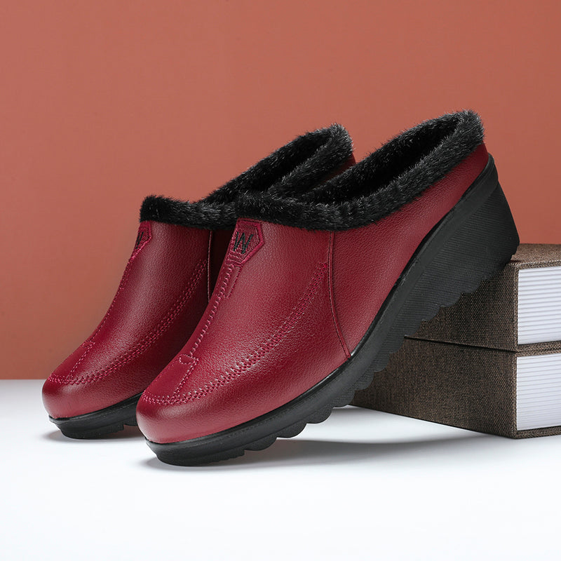 Gevoerde mocassins met sleehak instappers voor dames