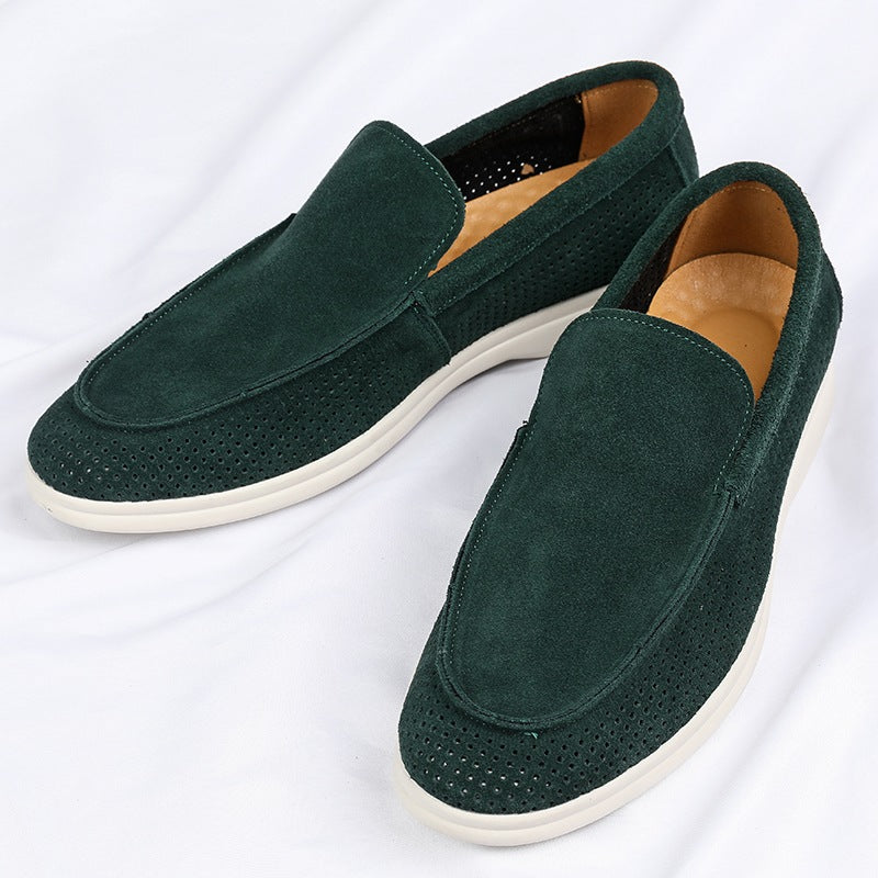 Beige geperforeerde suède mocassin, voorkant