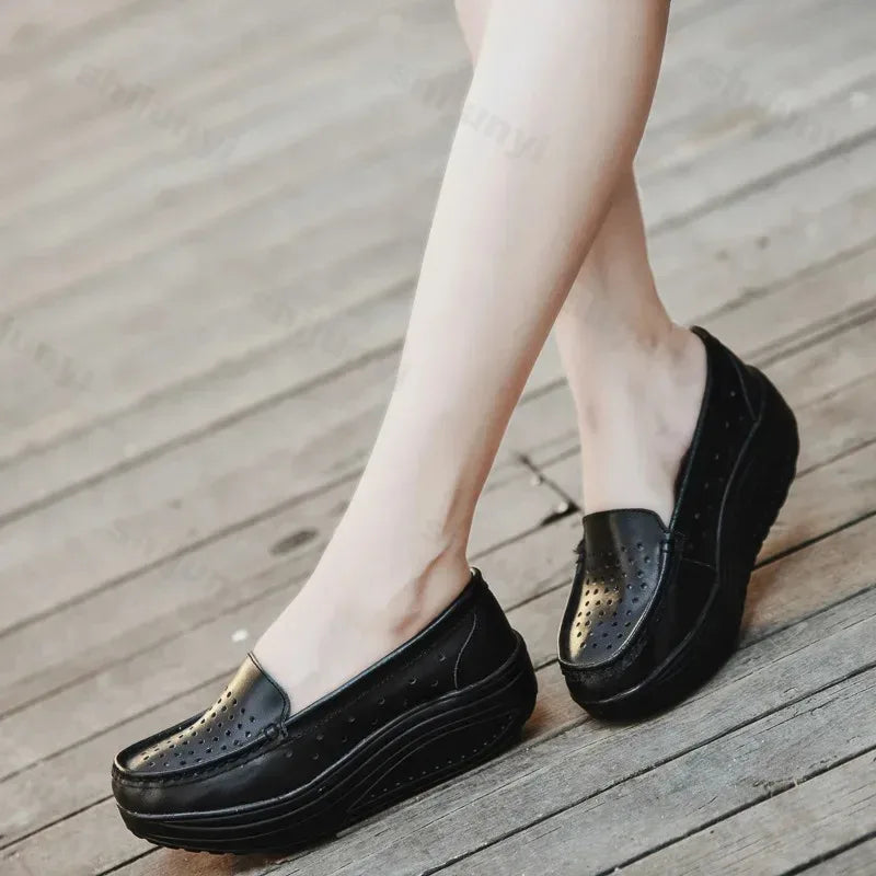 Geperforeerde plateauloafers met dikke zool - afbeelding 2