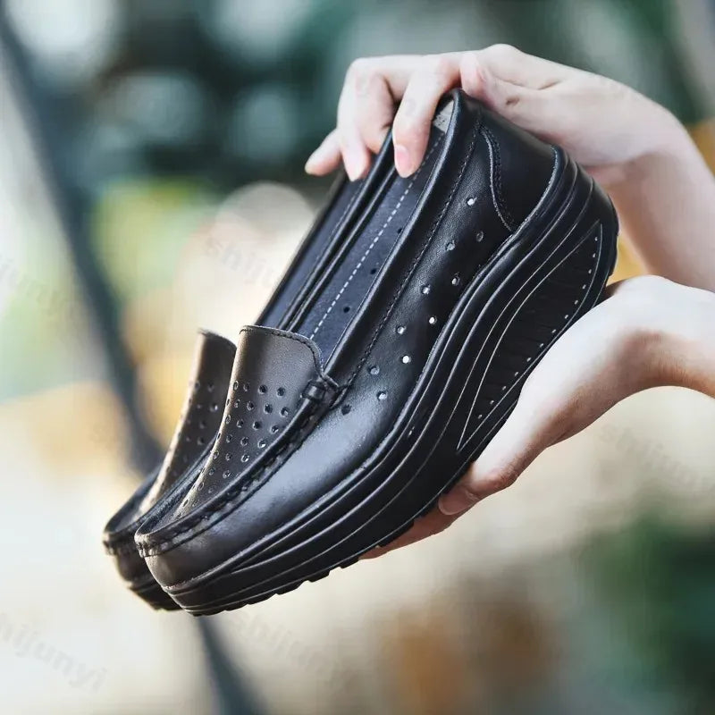 Geperforeerde plateauloafers met dikke zool - afbeelding 3
