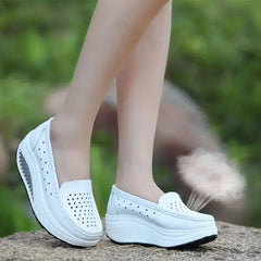 Geperforeerde plateauloafers met dikke zool, Wit