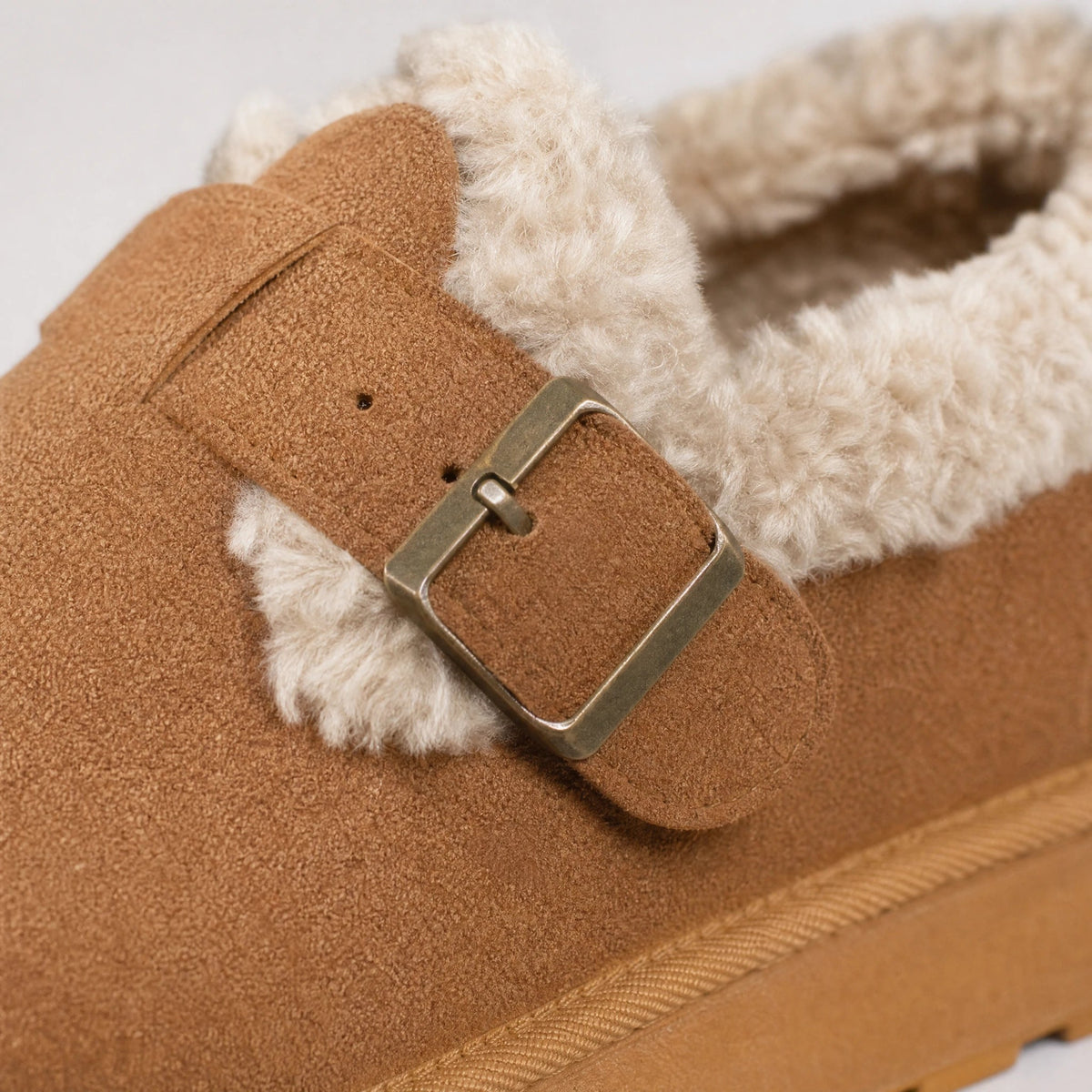 Bruine gevoerde mocassins met dikke zool Afbeelding