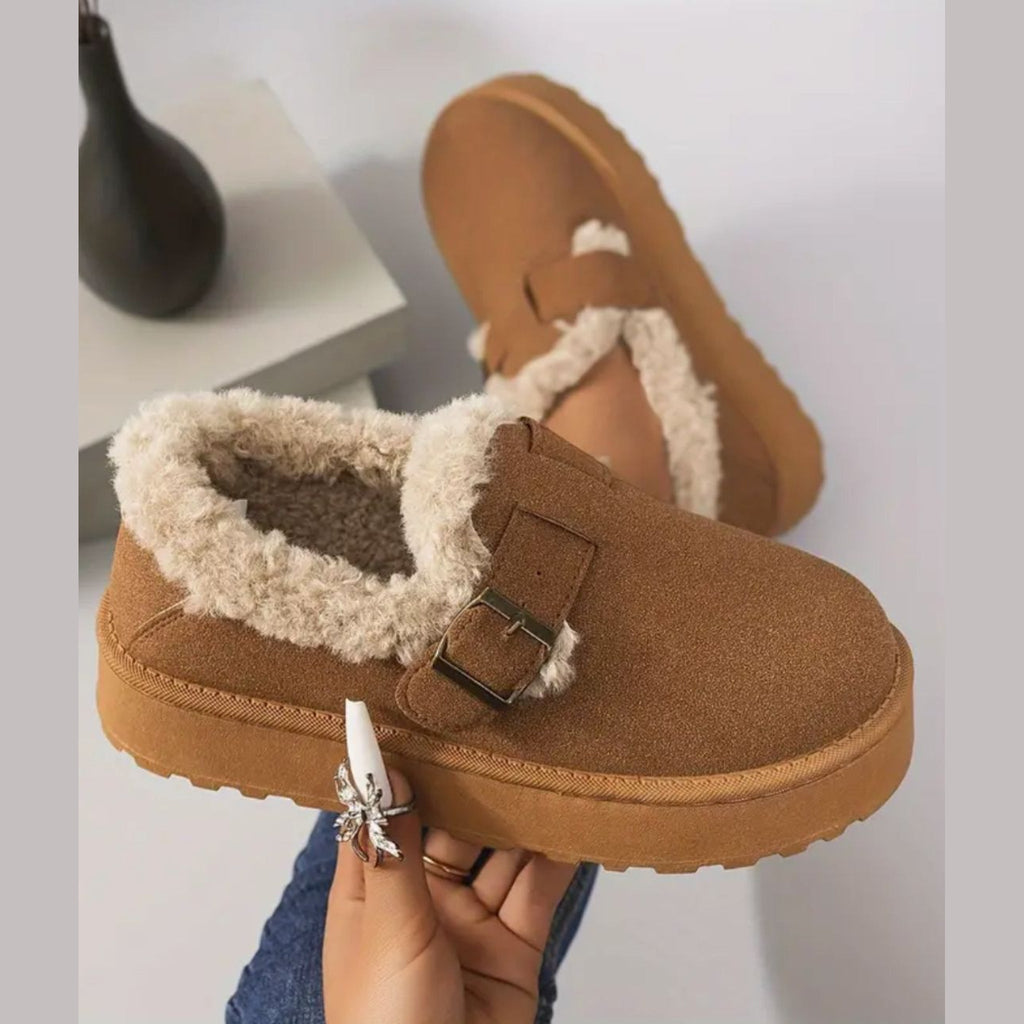 Achteraanzicht van de gevoerde mocassins