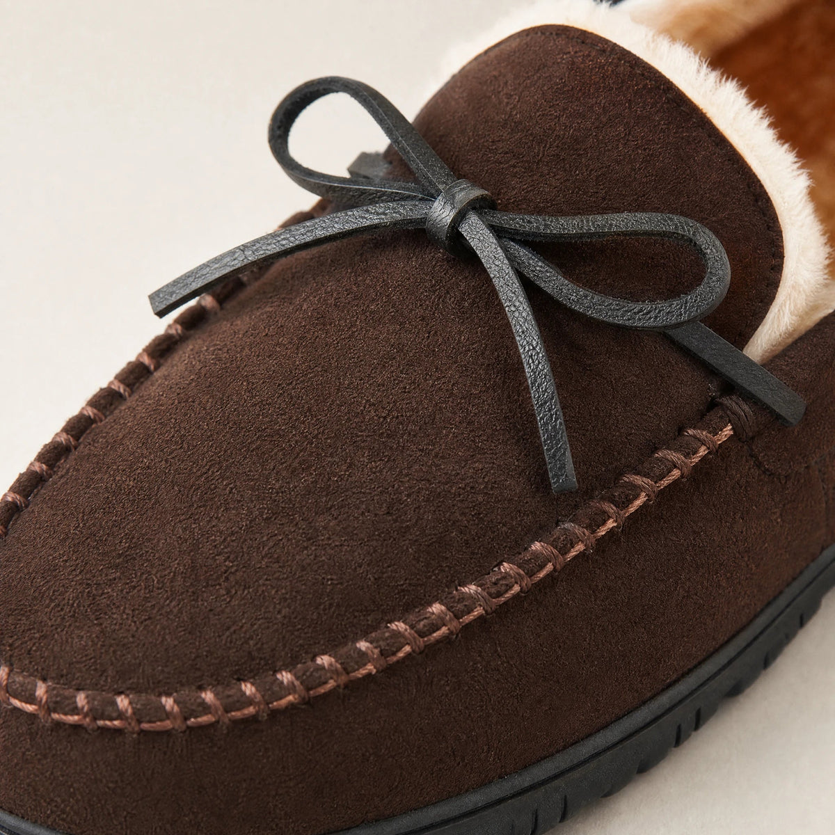 Bruine mocassins met decoratief veterkoord