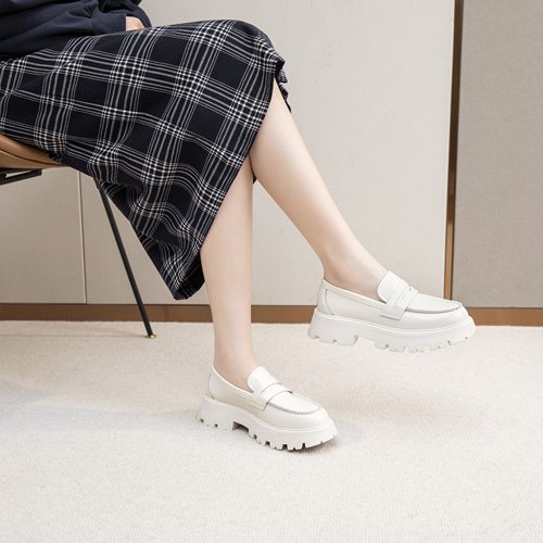 Loafers van glad leer met dikke zool