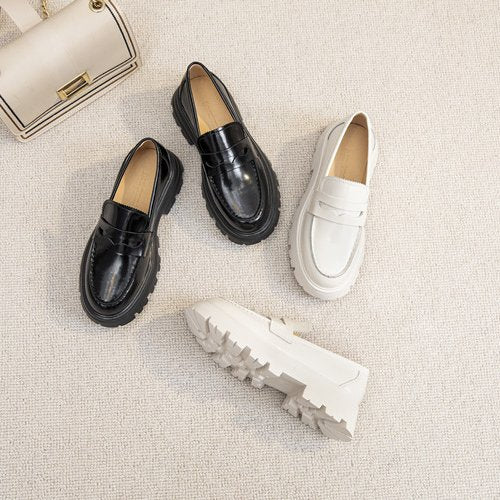 Loafers van glad leer met dikke zool