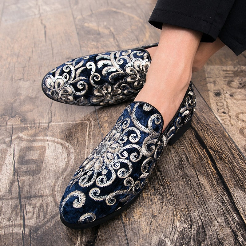 Glanzende fluwelen loafers met geborduurde bloemen en pailletten