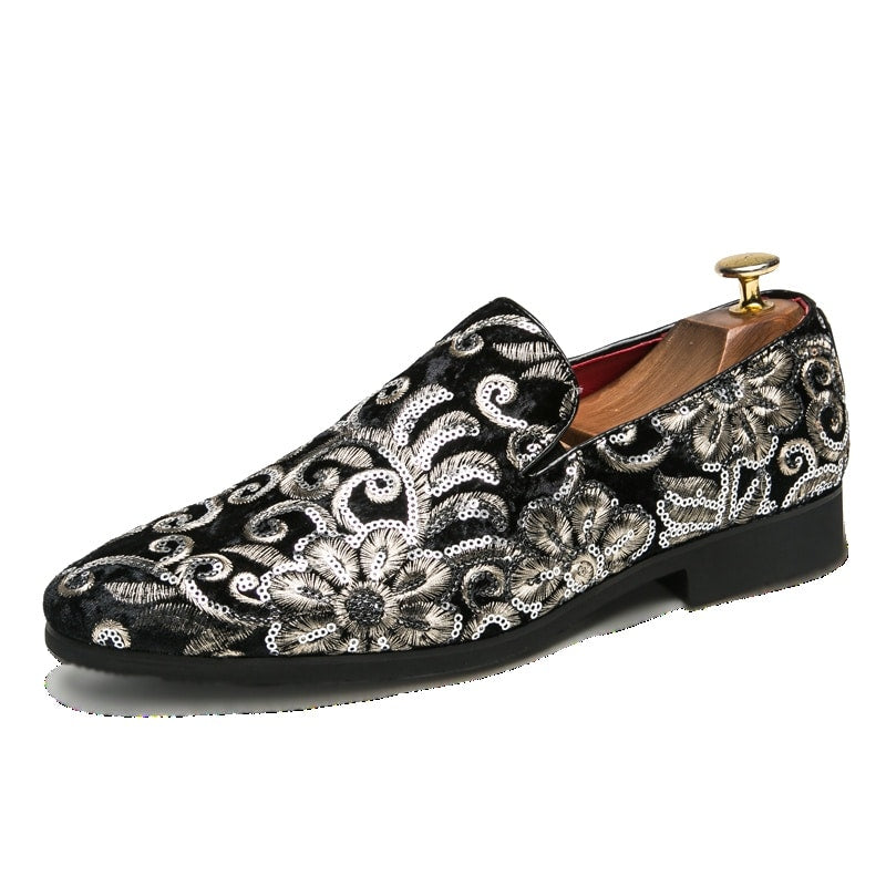 Glanzende fluwelen loafers met geborduurde bloemen en pailletten