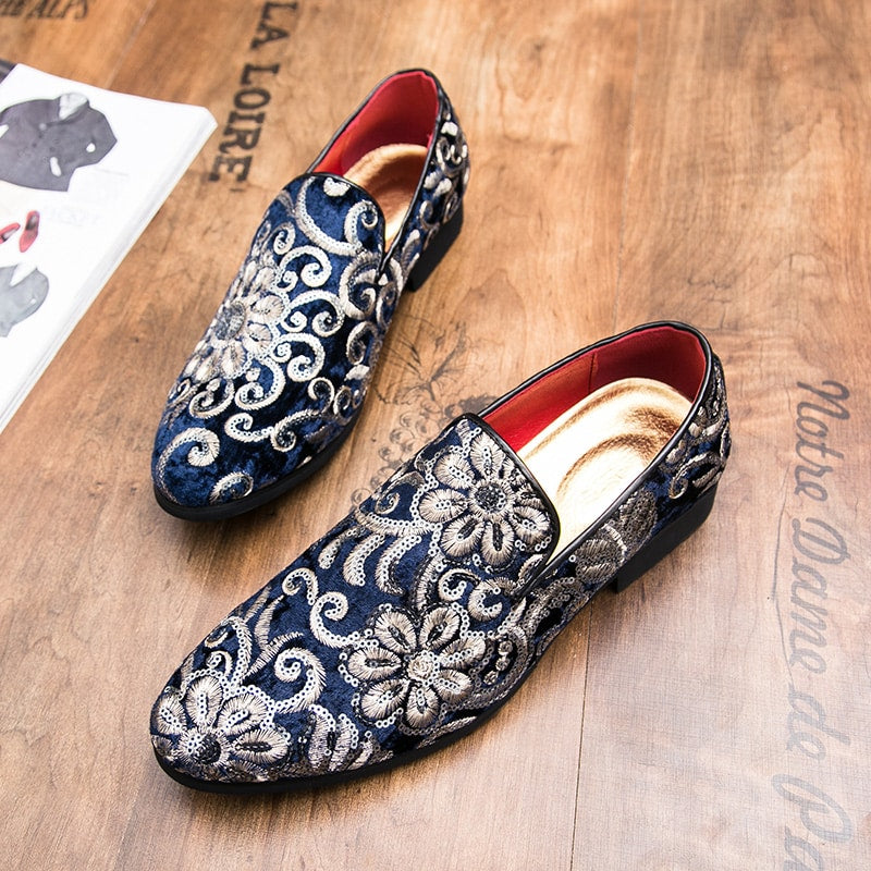 Glanzende fluwelen loafers met geborduurde bloemen en pailletten