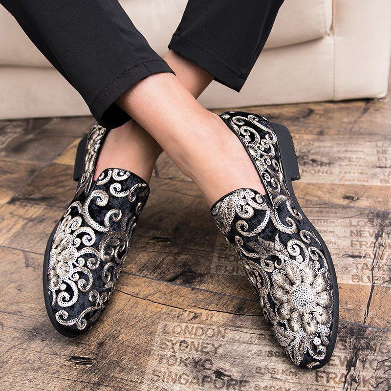 Glanzende fluwelen loafers met geborduurde bloemen en pailletten