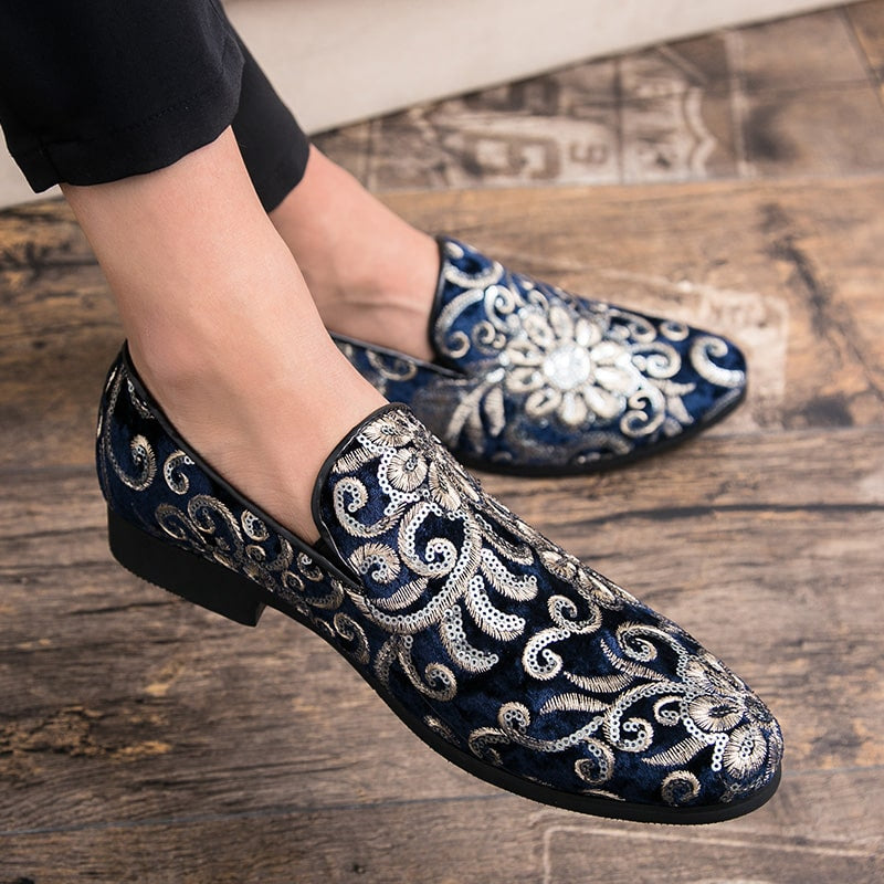 Glanzende fluwelen loafers met geborduurde bloemen en pailletten