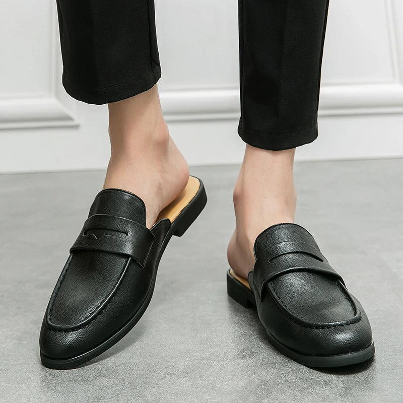 Open heren loafer-muilen met glad bovenwerk in bruin, het paar
