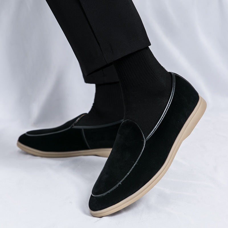 Heren loafer in imitatiesuède in zwart, detail van het materiaal
