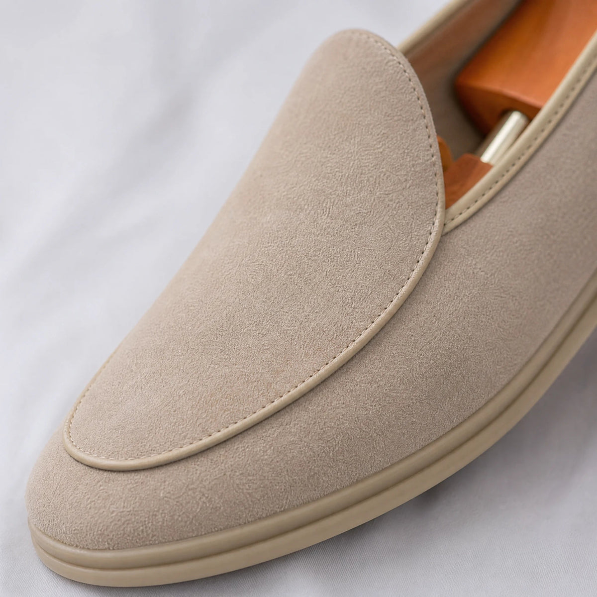 Heren loafer in imitatiesuède in beige, zijaanzicht