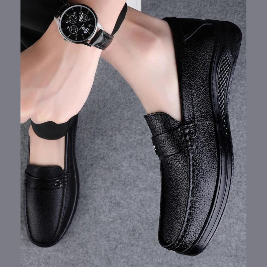 Zwarte leren mocassin gecombineerd met een chino