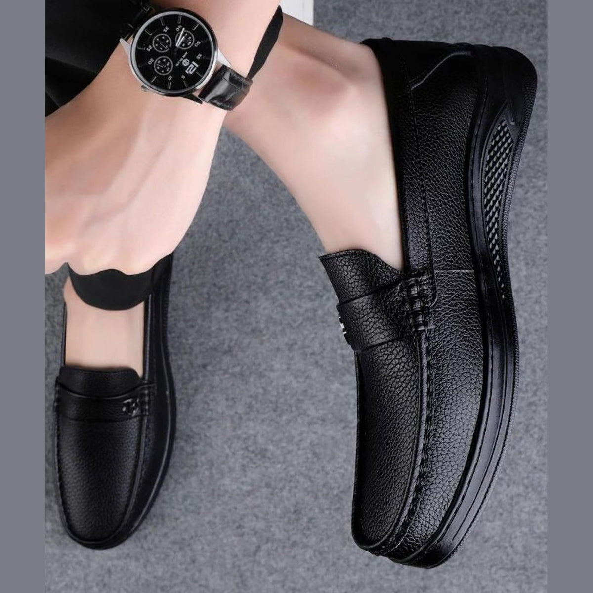 Zwarte leren mocassin gecombineerd met een chino