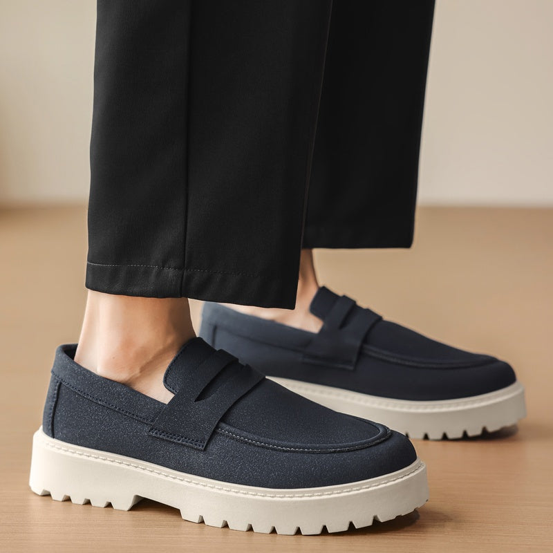 Heren mocassins met profielzool gedragen met jeans