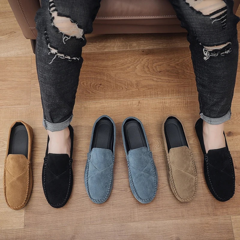 Heren mocassins in suède-look gedragen met chino