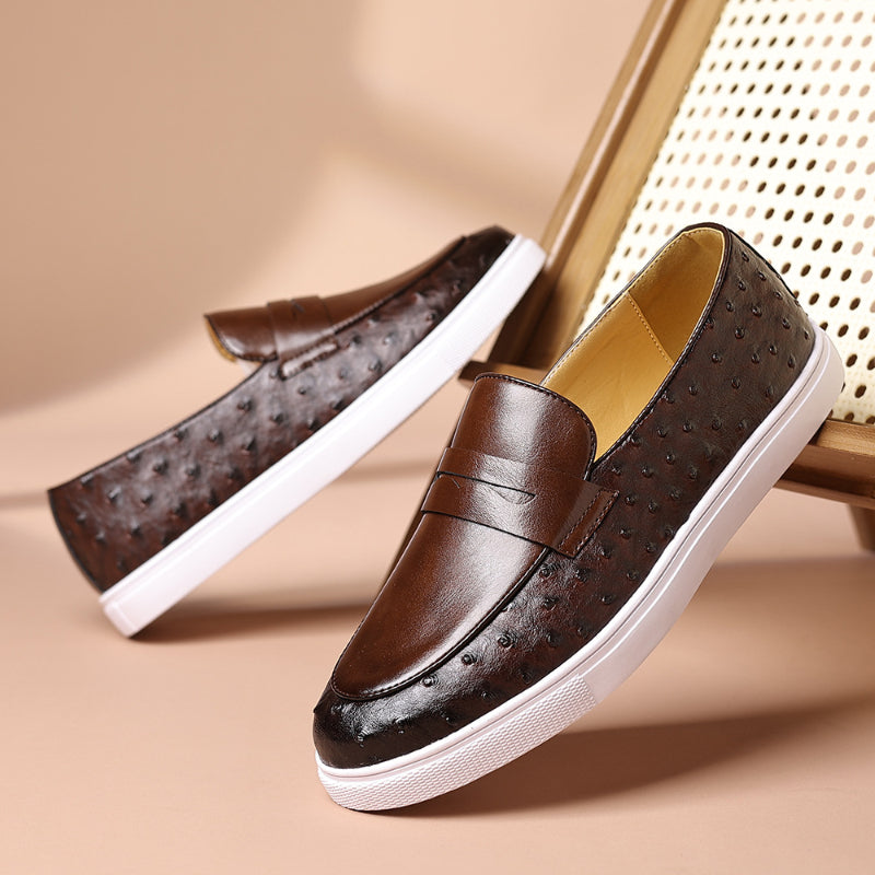Bruine mocassin met witte zool, achterkant