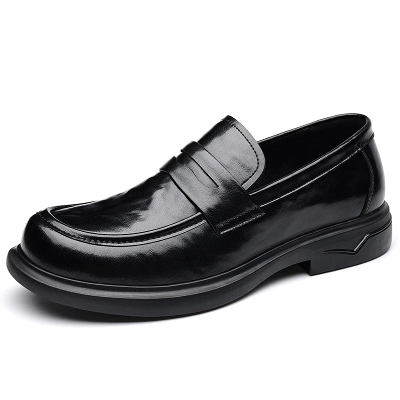 Paar herenloafers in bruin