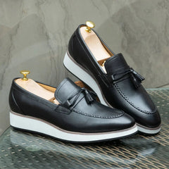 Herenloafers met witte zool en kwastjes, bruin of zwart, Zwart