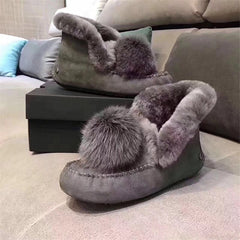 Indiaanse mocassins in gevoerd suède met pompon, Grijze