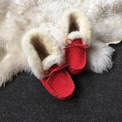 Gevoerde suède wintermocassins in Indiaanse stijl