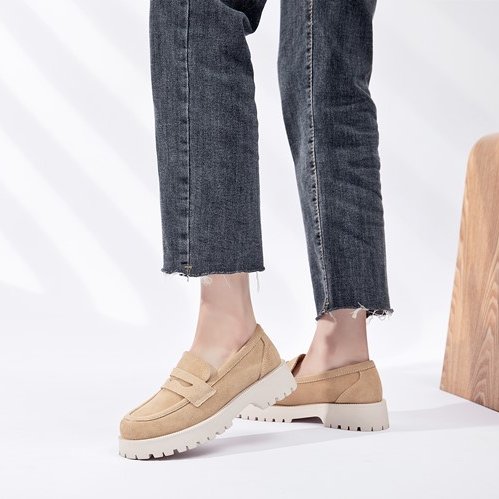 Klassieke loafers in echt suède met dikke zool