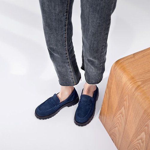 Klassieke loafers in echt suède met dikke zool
