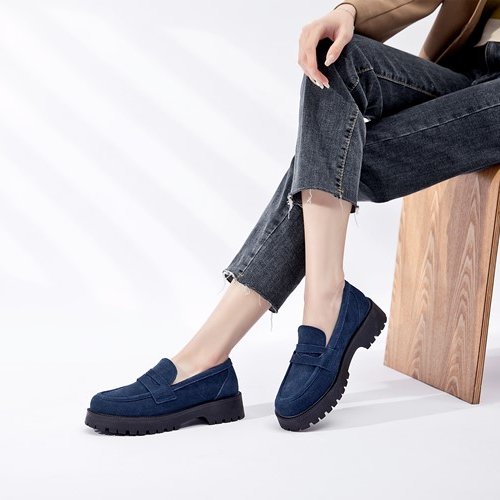 Klassieke loafers in echt suède met dikke zool