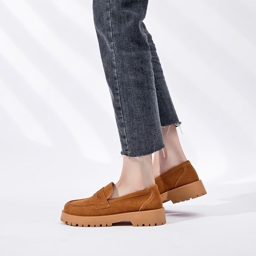 Klassieke loafers in echt suède met dikke zool