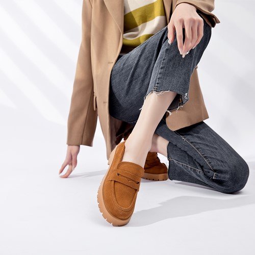 Klassieke loafers in echt suède met dikke zool