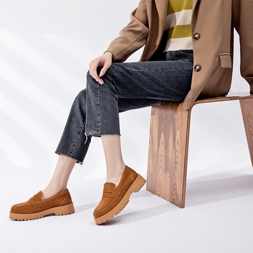 Klassieke loafers in echt suède met dikke zool