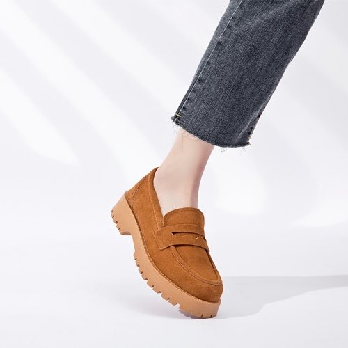 Klassieke loafers in echt suède met dikke zool
