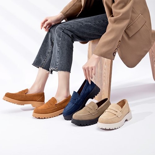 Klassieke loafers in echt suède met dikke zool