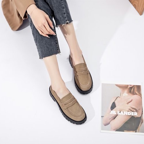 Klassieke loafers in echt suède met dikke zool